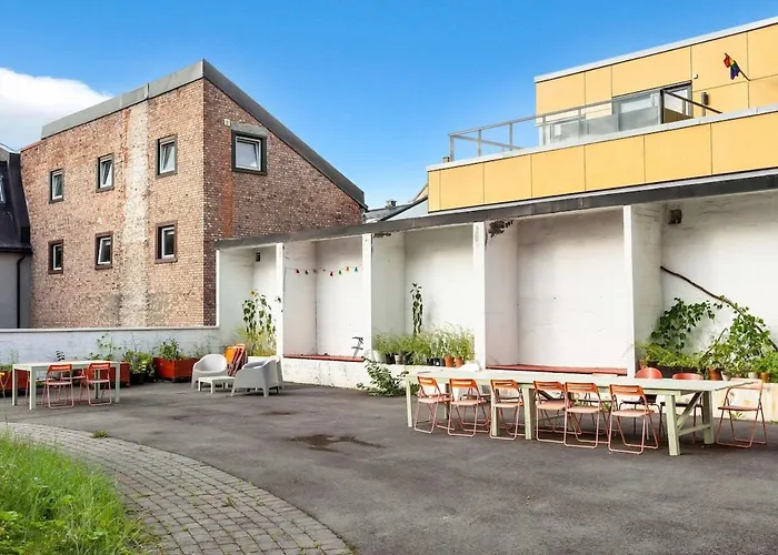 The Nest - Feels Like - Quiet And Bright *